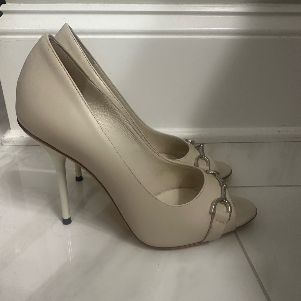Gucci Women's Beige Peep-Toe Heels - Picture 2 of 6